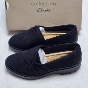 Clarks “Calla” Women's Black Suede Knot Slip-On Loafers NEW Size 6